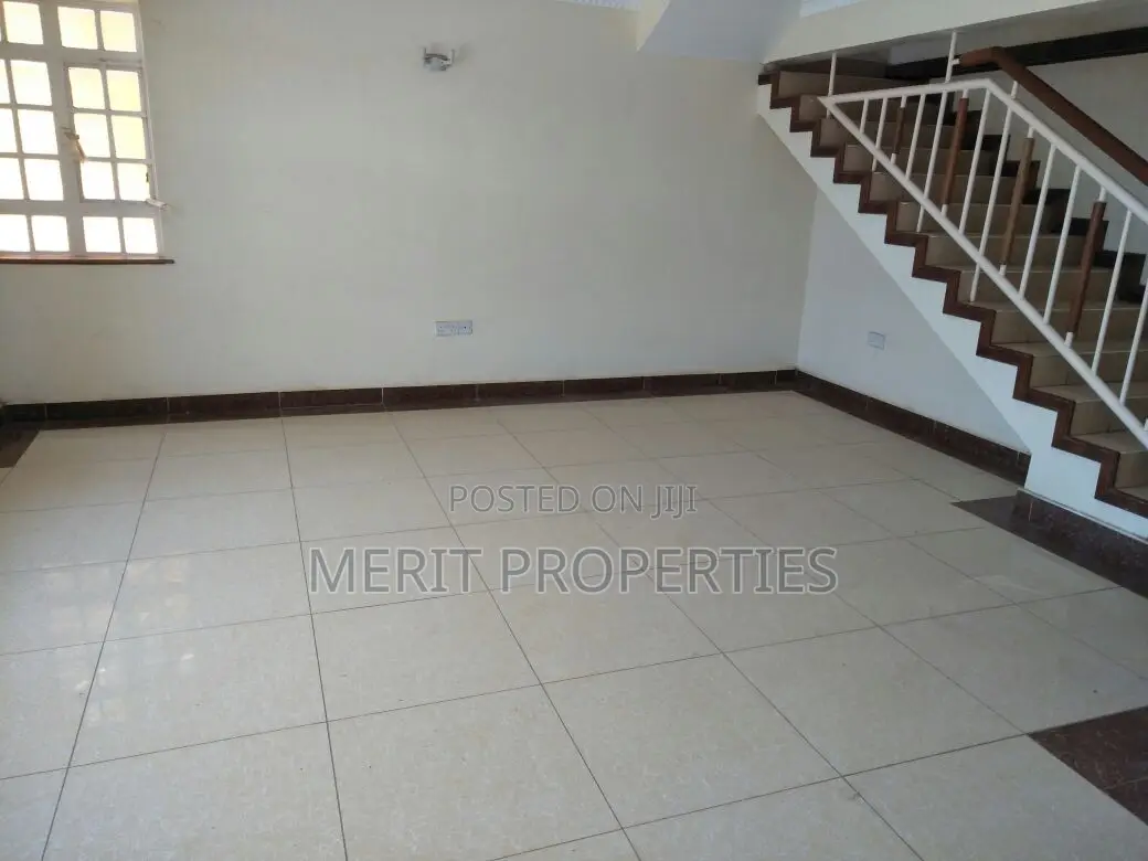 Three Bedrooms All Ensuite With DSQ for Sale in Gateway Mall Area