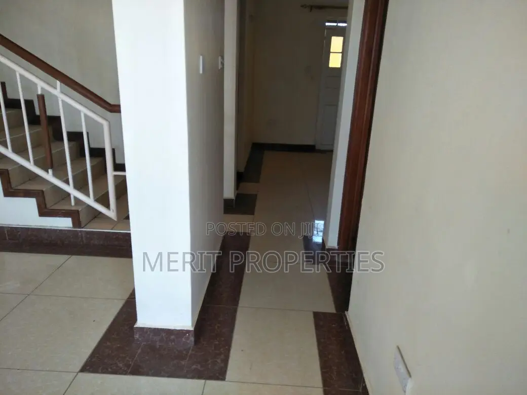 Three Bedrooms All Ensuite With DSQ for Sale in Gateway Mall Area