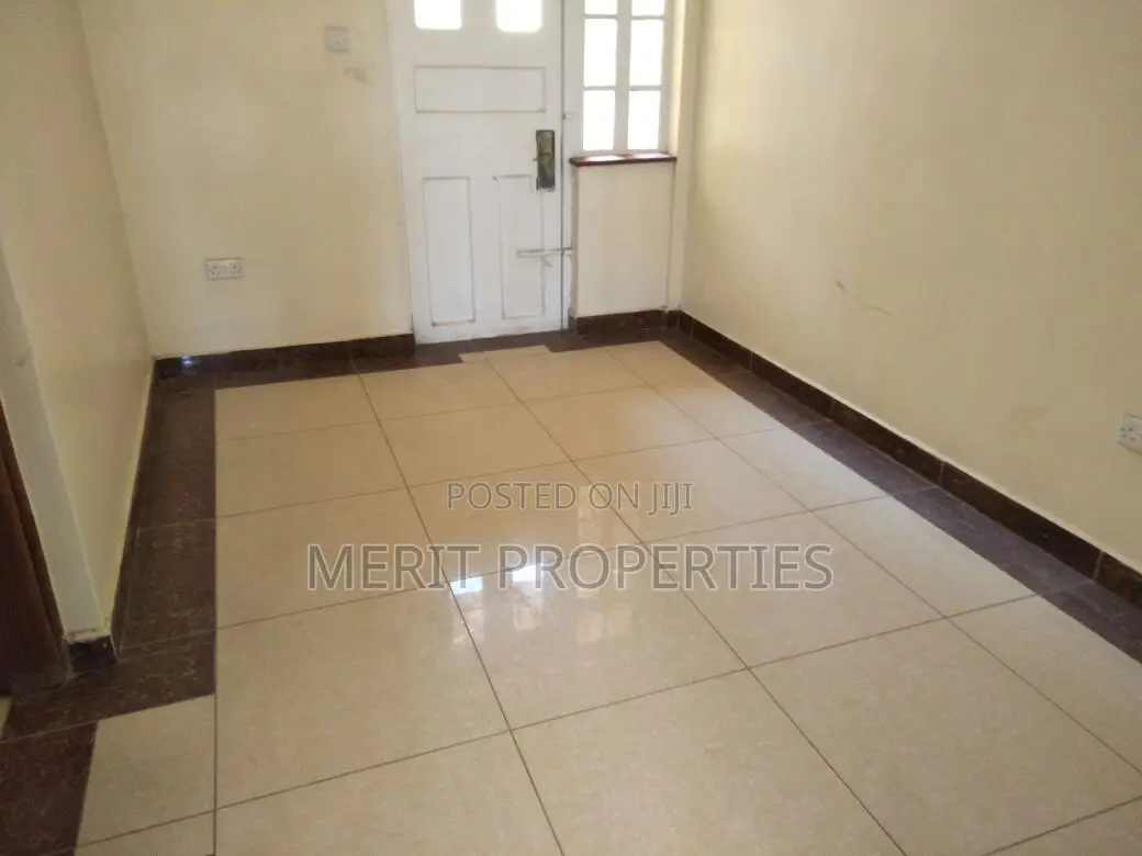 Three Bedrooms All Ensuite With DSQ for Sale in Gateway Mall Area