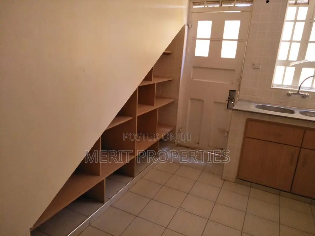 Three Bedrooms All Ensuite With DSQ for Sale in Gateway Mall Area