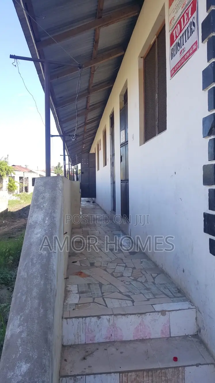 6bdrm House in Kishada, Mshomoroni for sale in Mshomoroni