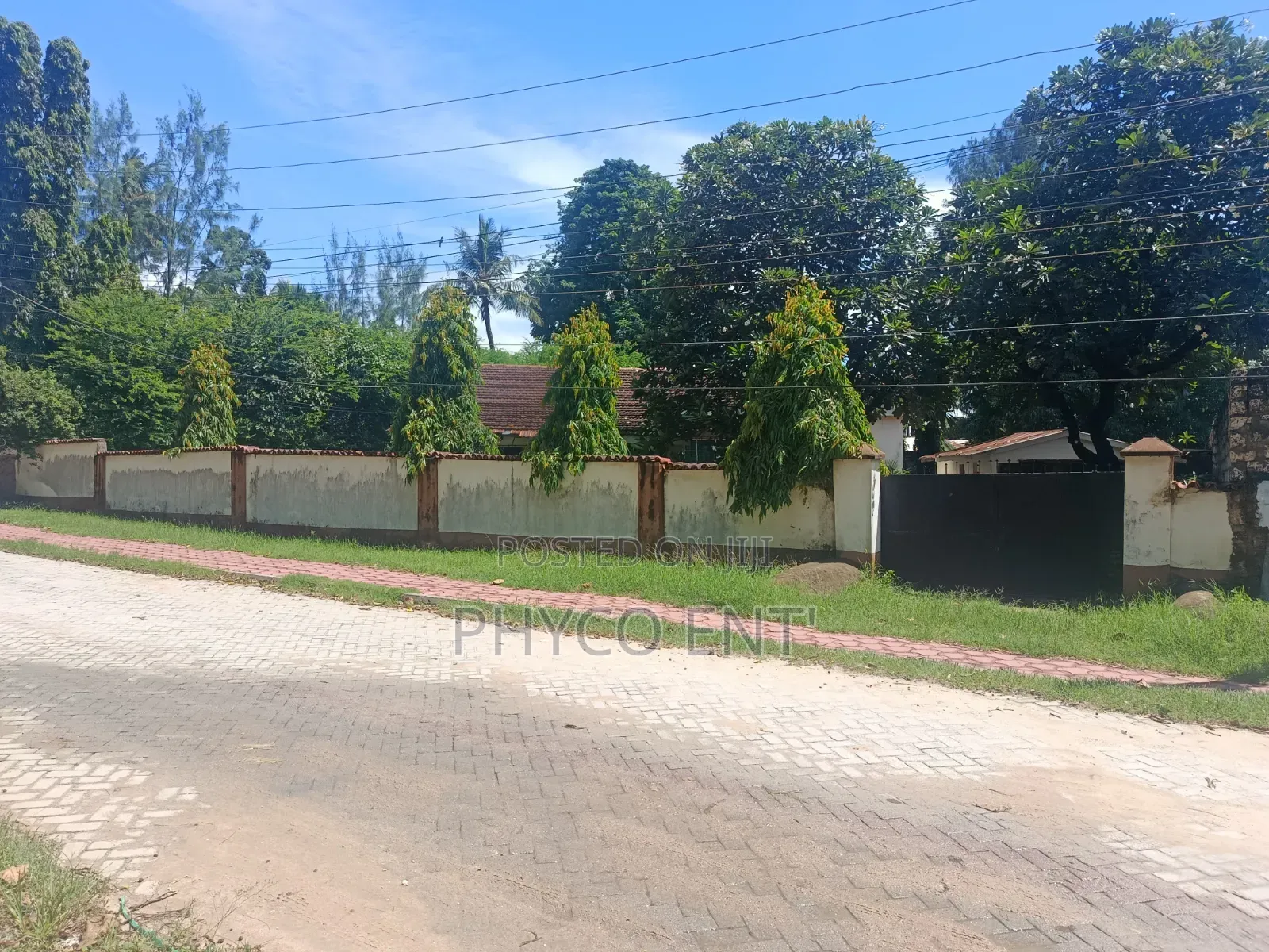 Three Bedroom Bungalow for Sale in Nyali Mkomani
