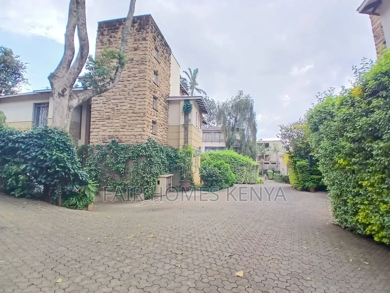 4bdrm Townhouse/Terrace in Lavington Mall, Muthangari for sale in Muthangari