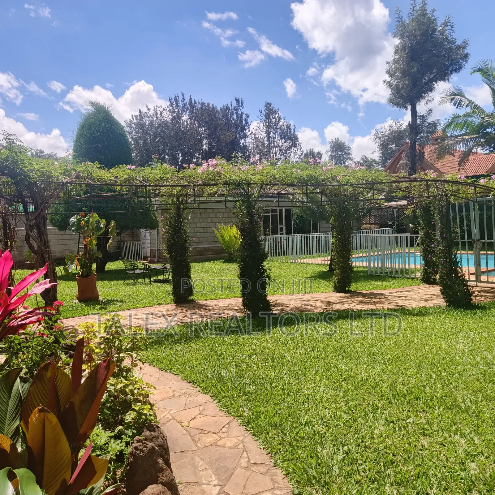4bdrm Mansion in Call Me, Runda for rent in Runda