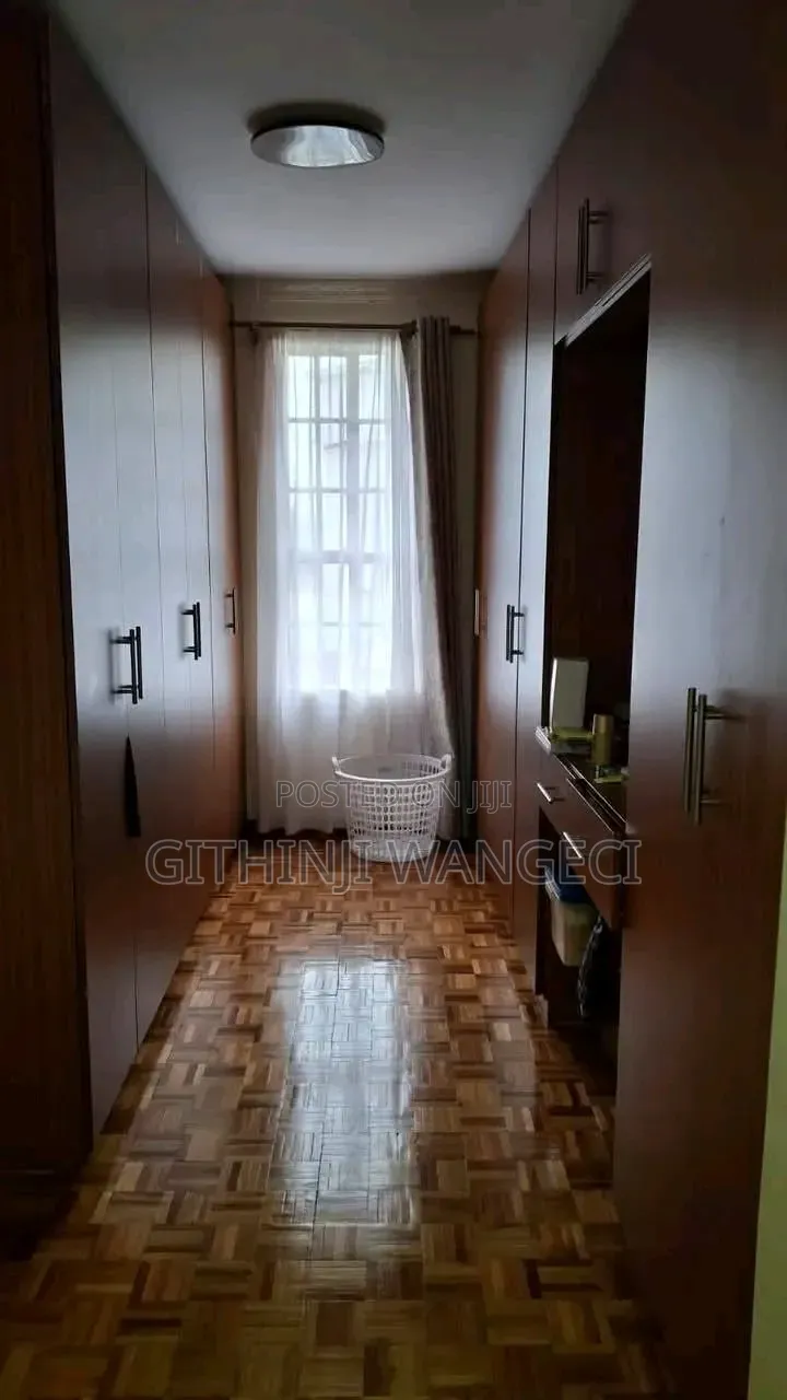 5bdrm Mansion in Kerarapon for sale in Kerarapon