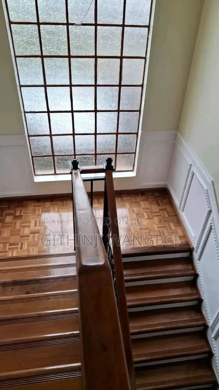 5bdrm Mansion in Kerarapon for sale in Kerarapon