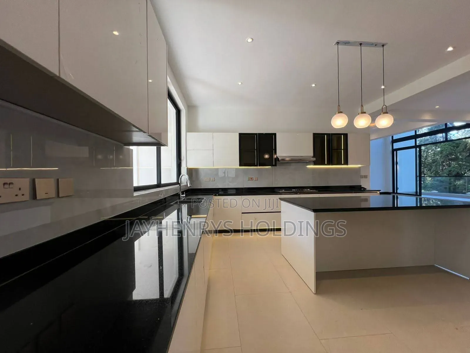 5bdrm House in Spring Valley for sale in Spring Valley