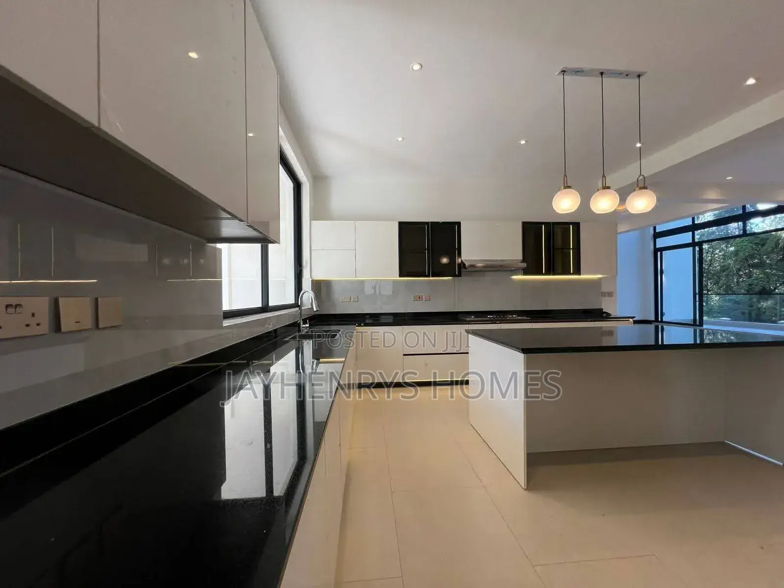 5bdrm House in Spring Valley for sale in Spring Valley