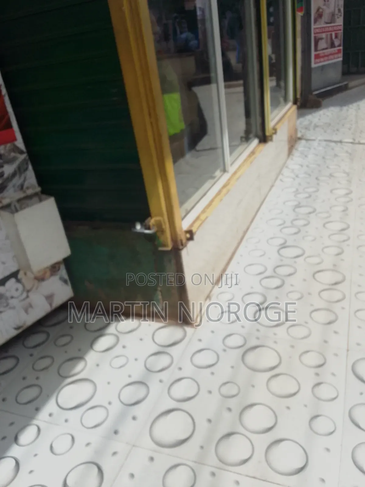 Commercial Building in Eastleigh / Eastleigh