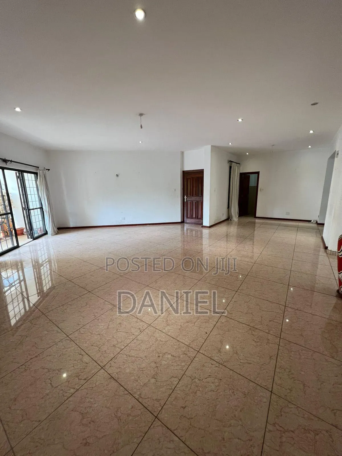 3bdrm Apartment in Riverside Drive for sale in Riverside Drive