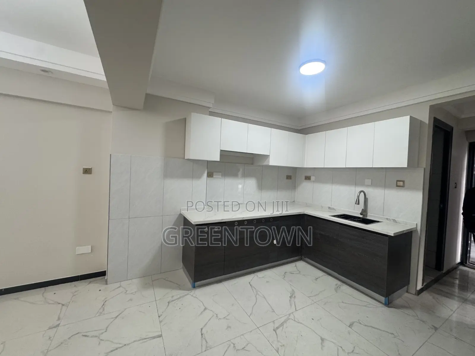 3bdrm Apartment in Super Garden, Kilimani for sale in Kilimani