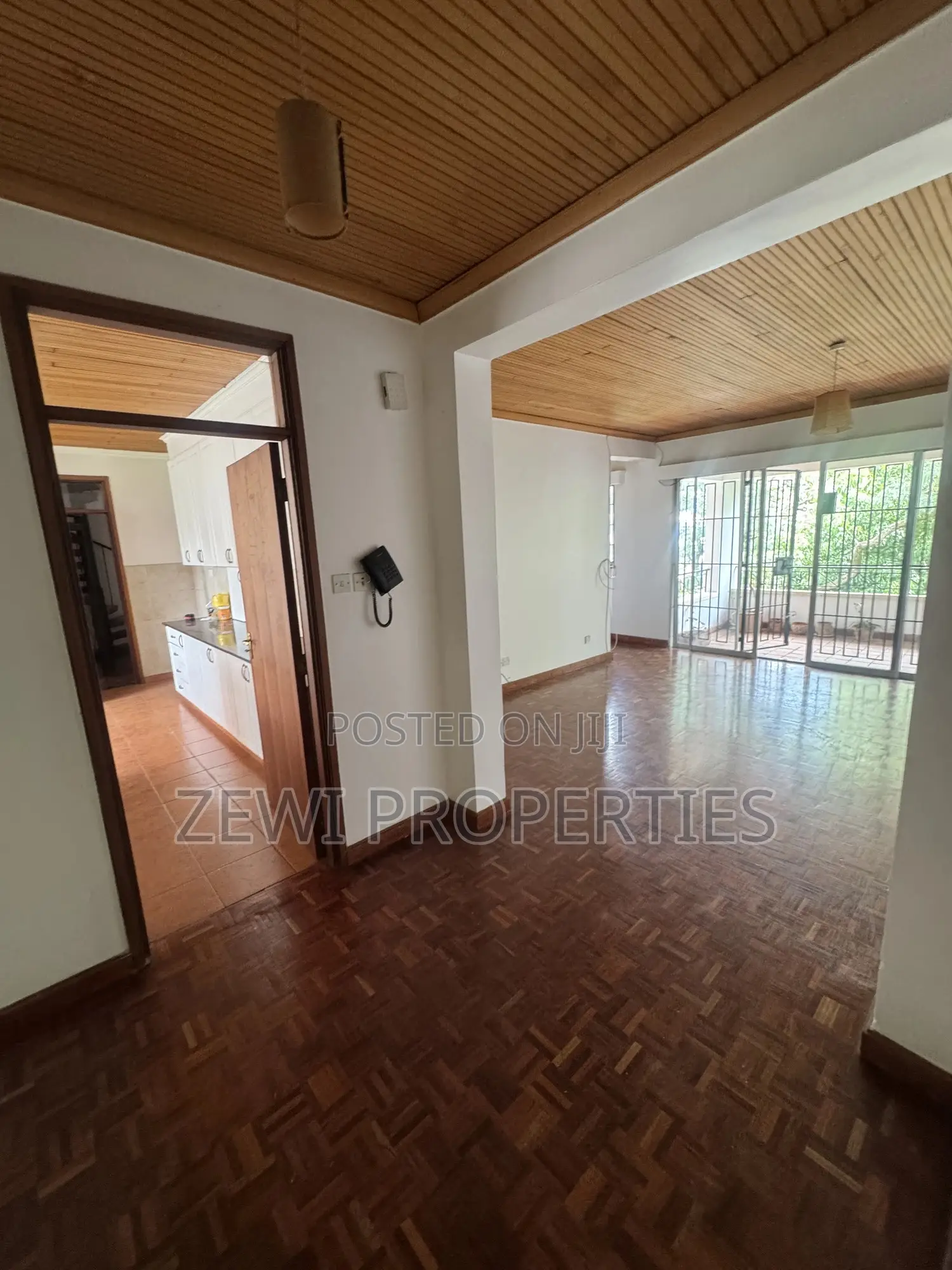 4bdrm Penthouse in State House Area for rent in State House Area