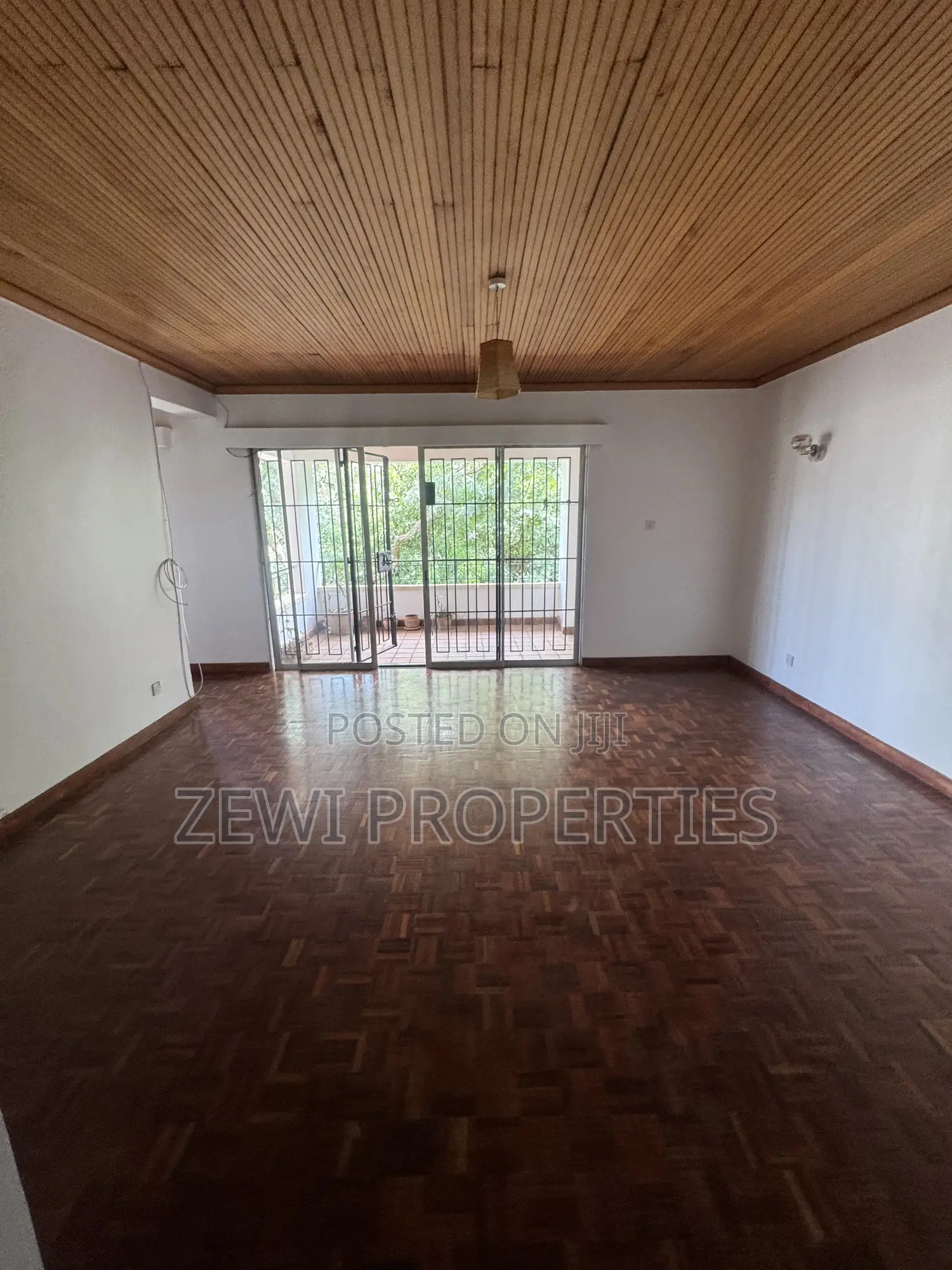 4bdrm Penthouse in State House Area for rent in State House Area