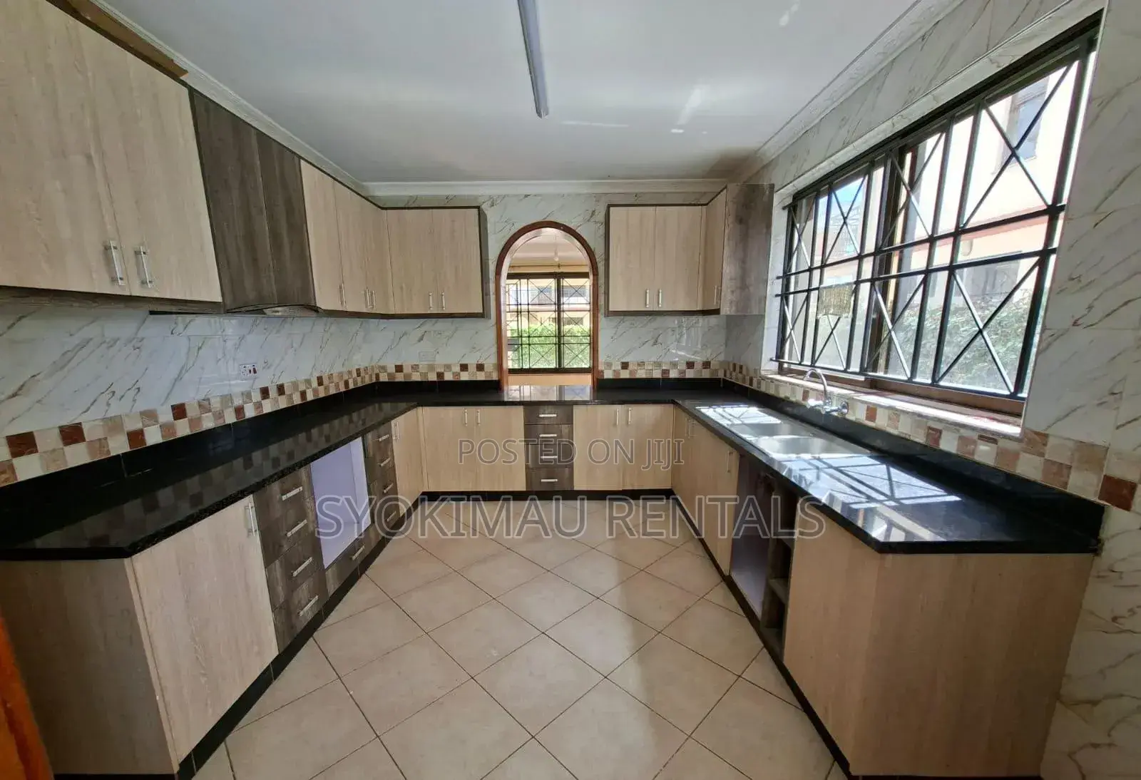 5bdrm House in Gateway Mall Area for rent in Gateway Mall Area
