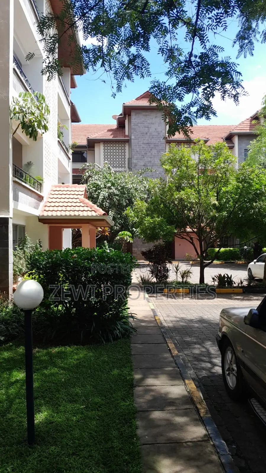4bdrm Penthouse in State House Area for rent in State House Area