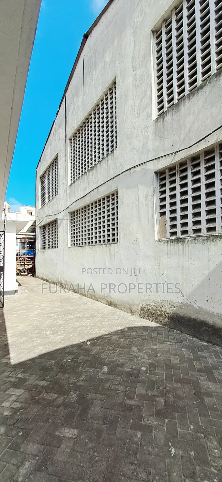 To Let 8000 Square Feet Ware Houses in Haile Selassie Rd