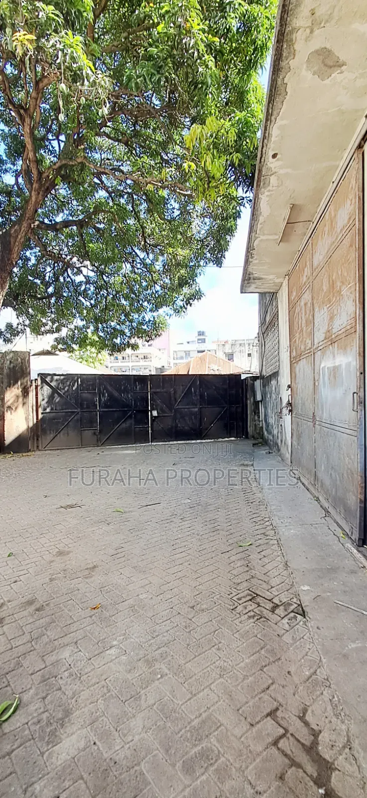 To Let 8000 Square Feet Ware Houses in Haile Selassie Rd