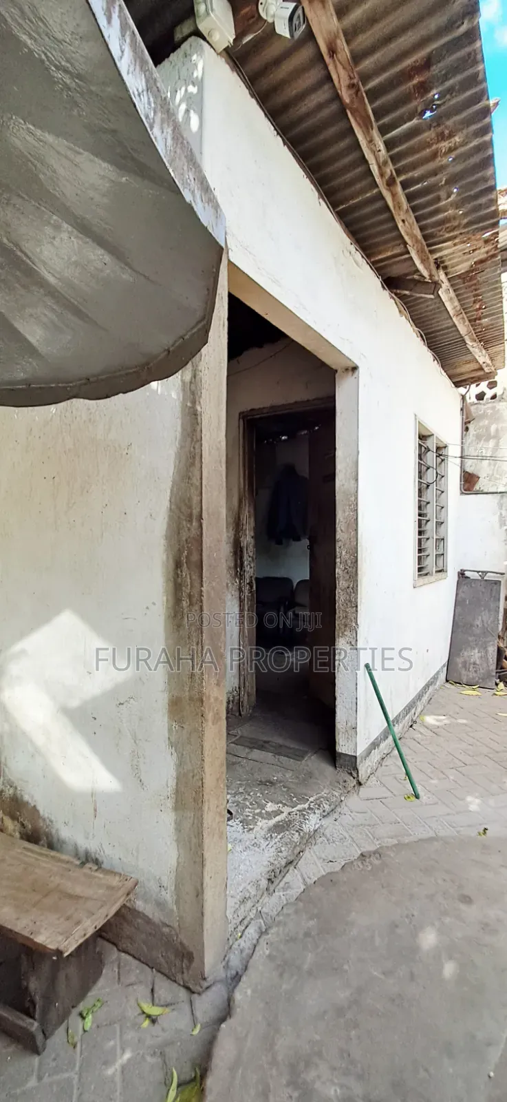 To Let 8000 Square Feet Ware Houses in Haile Selassie Rd