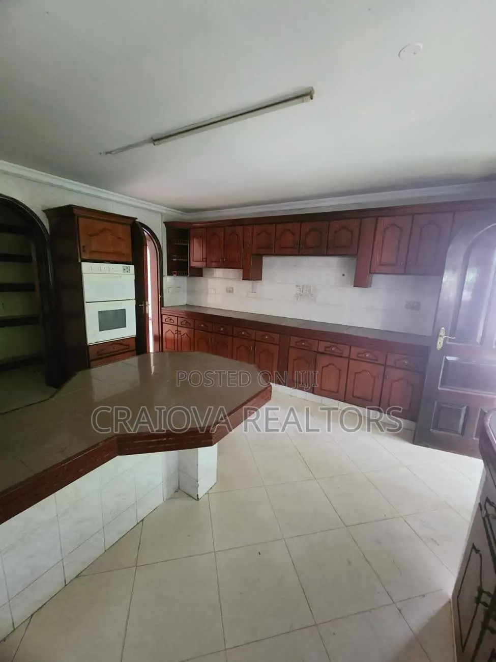 5bdrm Townhouse/Terrace in Riverside Drive for sale in Riverside Drive