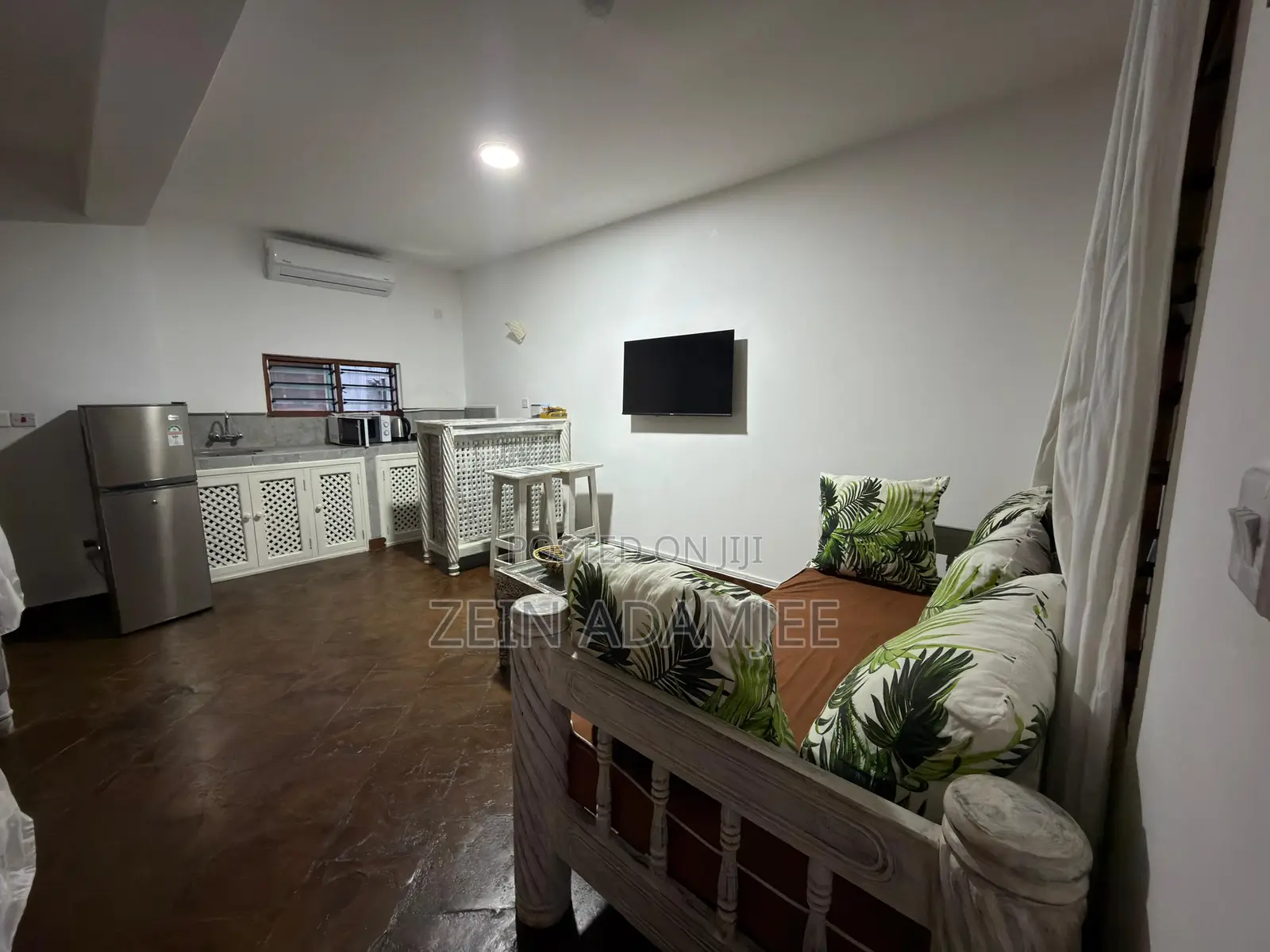 Furnished Studio Apartment in Town Centre for sale in Town Centre