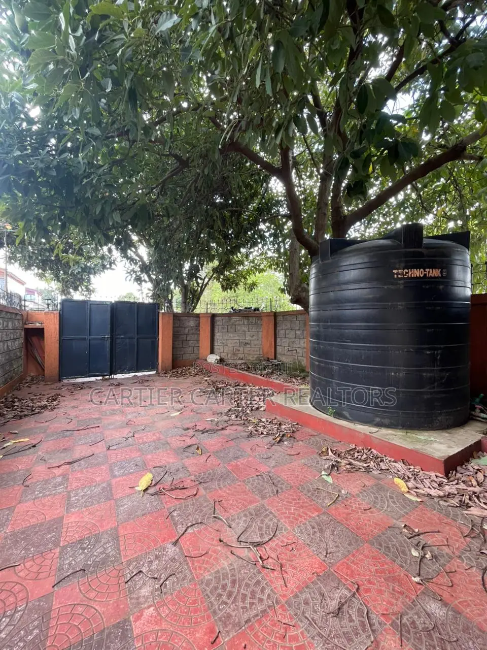 3bdrm Mansion in BuruBuru for sale in BuruBuru