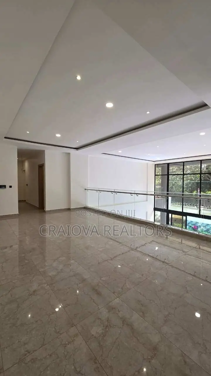 8bdrm Duplex in Spring Valley for sale in Spring Valley