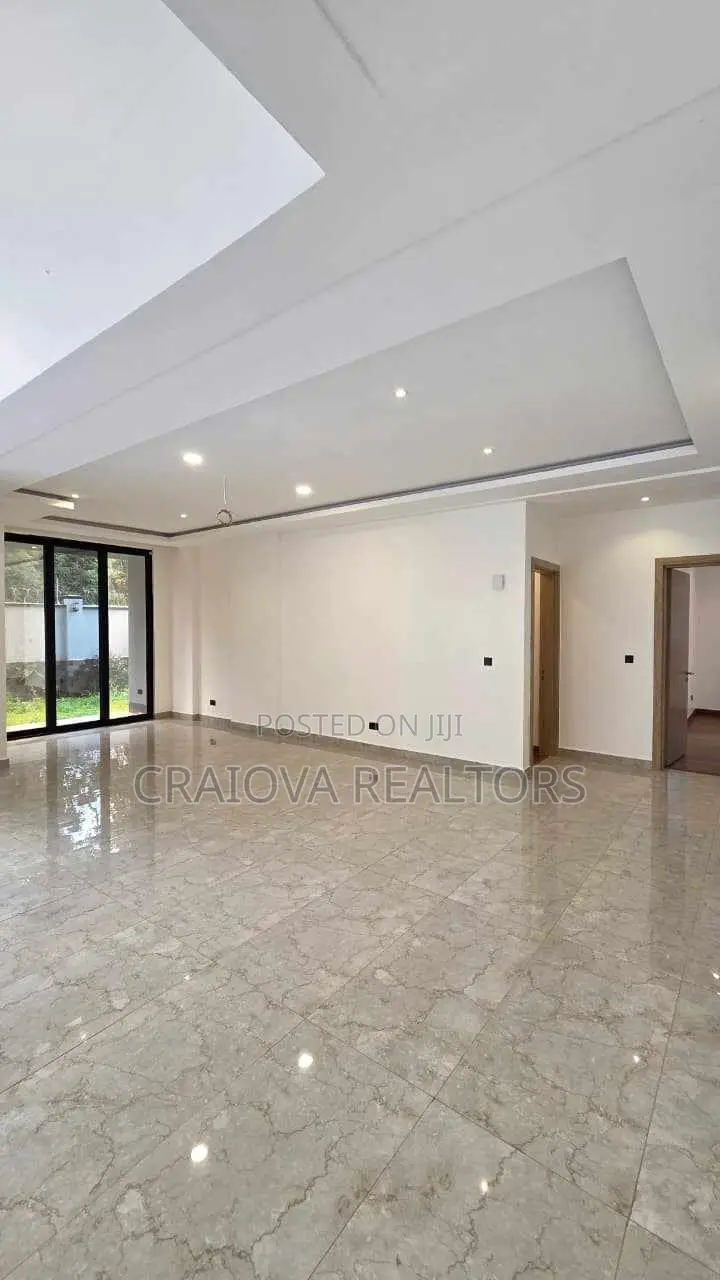 8bdrm Duplex in Spring Valley for sale in Spring Valley