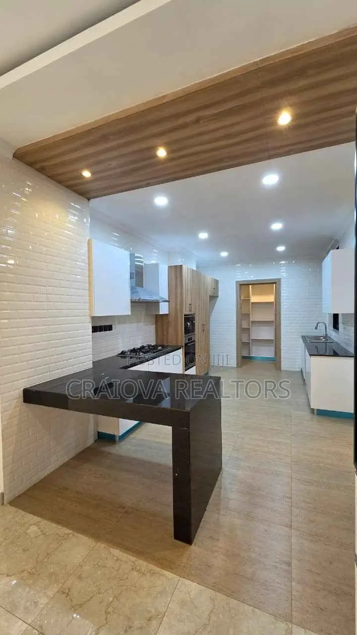 8bdrm Duplex in Spring Valley for sale in Spring Valley