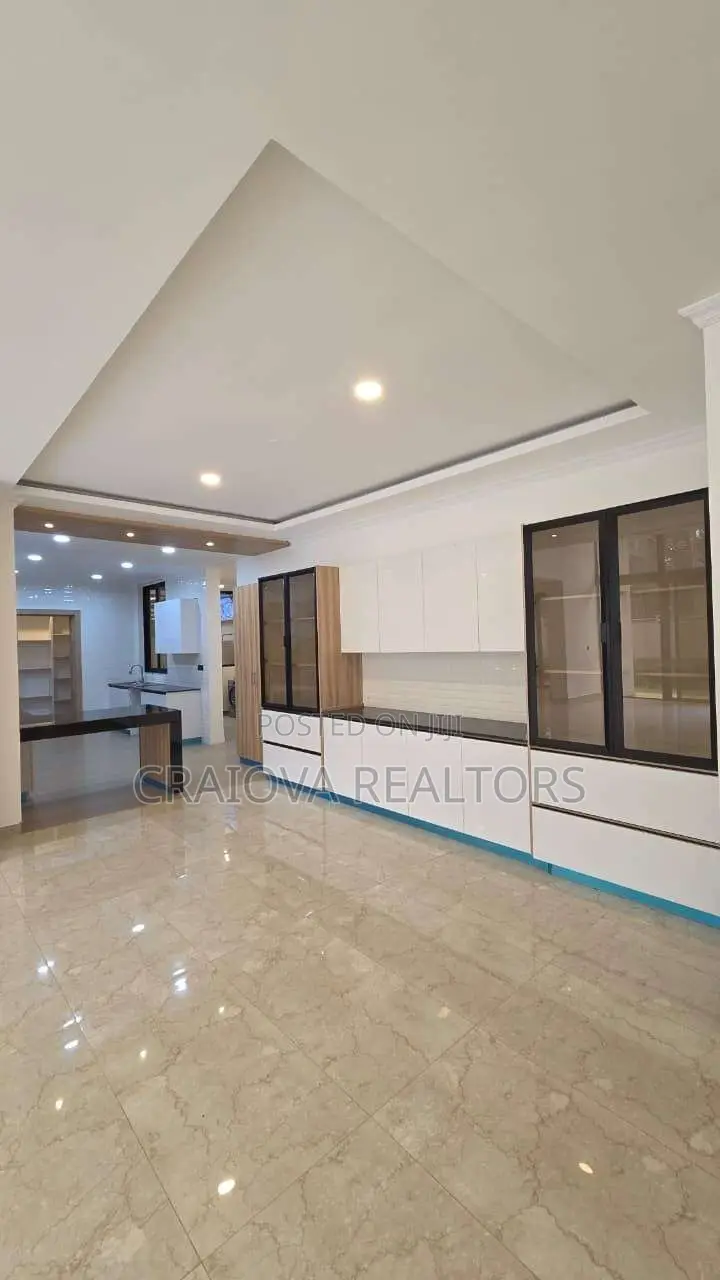8bdrm Duplex in Spring Valley for sale in Spring Valley