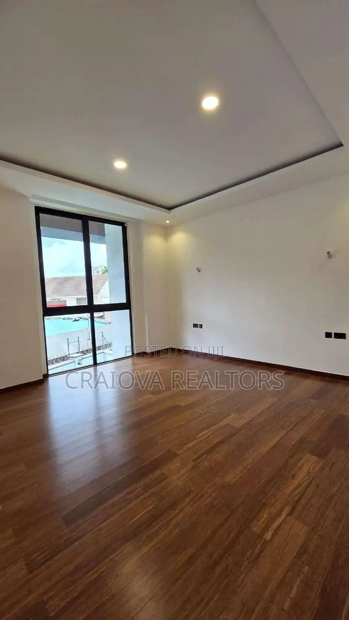 8bdrm Duplex in Spring Valley for sale in Spring Valley