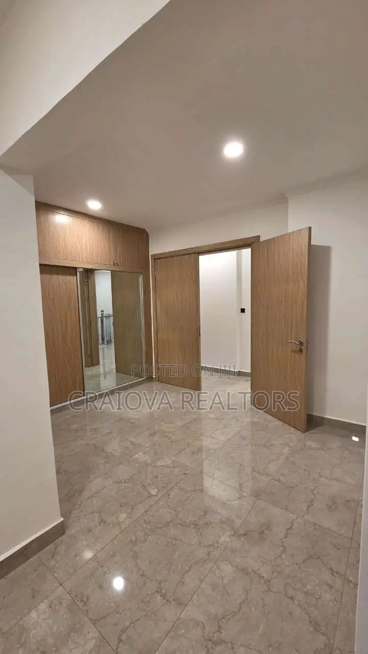 8bdrm Duplex in Spring Valley for sale in Spring Valley