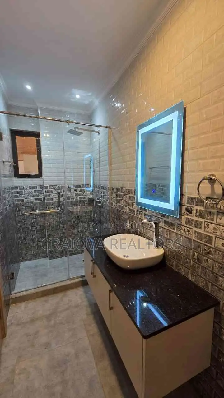 8bdrm Duplex in Spring Valley for sale in Spring Valley