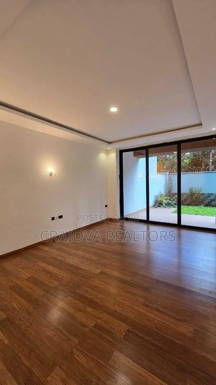 8bdrm Duplex in Spring Valley for sale in Spring Valley