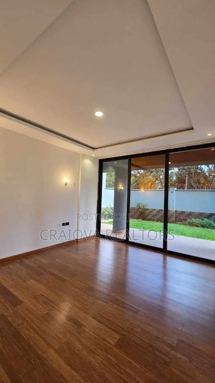 8bdrm Duplex in Spring Valley for sale in Spring Valley