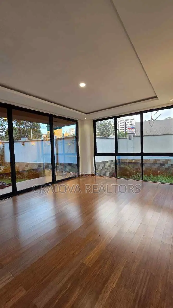 8bdrm Duplex in Spring Valley for sale in Spring Valley