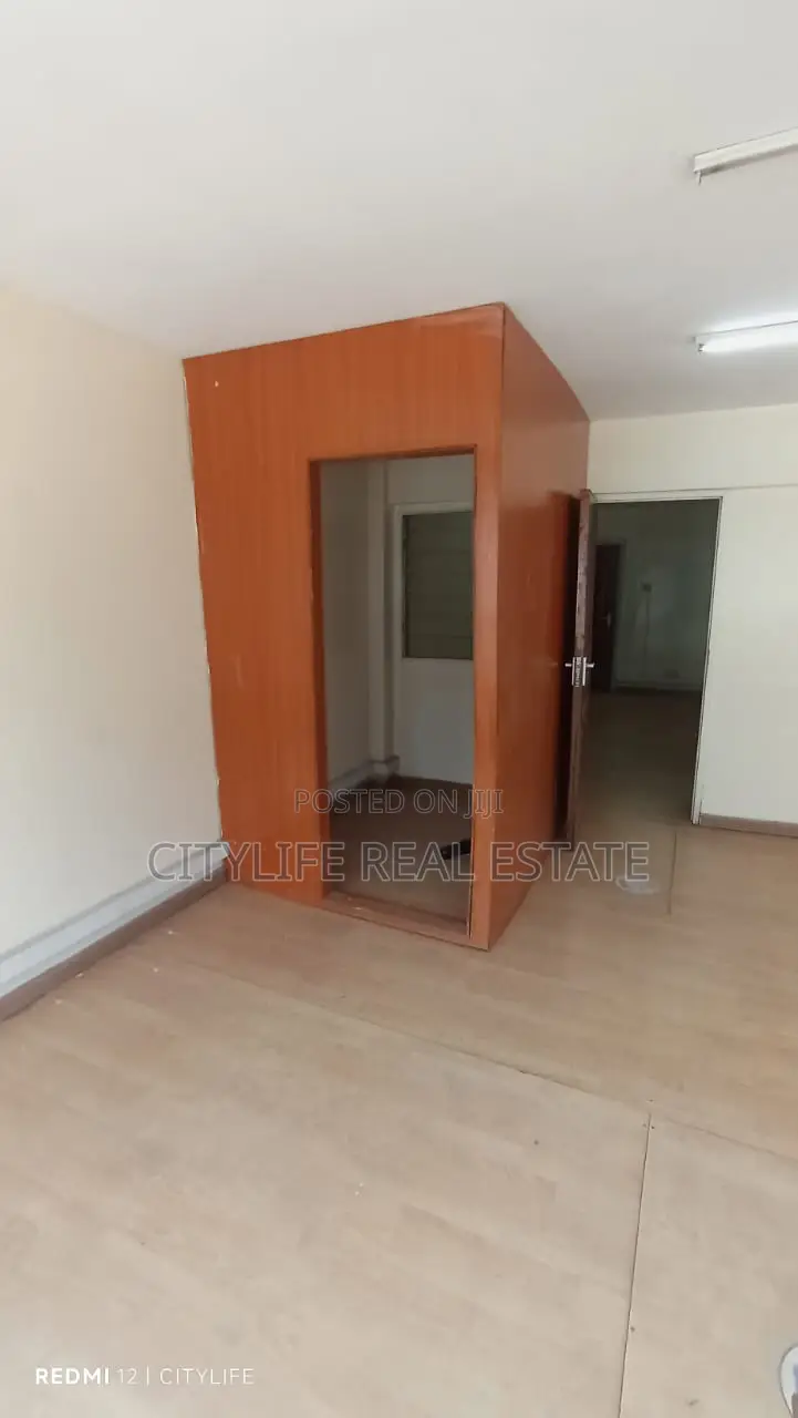 Ngara Road, Commercial Office on Mezzanine Floor 1200sqft in Ngara