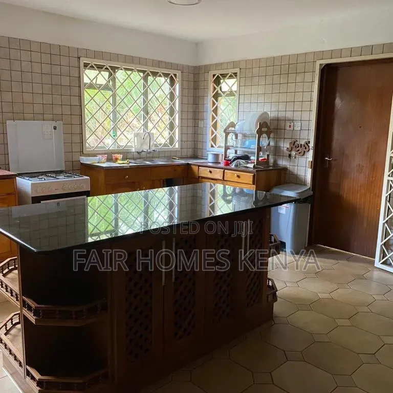 5bdrm Townhouse / Terrace in Gitanga Road, Maziwa for rent in Maziwa