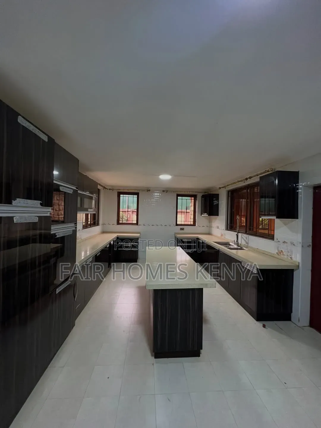 5bdrm Townhouse / Terrace in Chalbi Drive, Muthangari for rent in Muthangari
