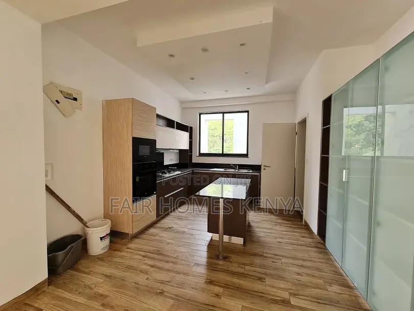 4bdrm Duplex in Riverside Drive for rent in Riverside Drive