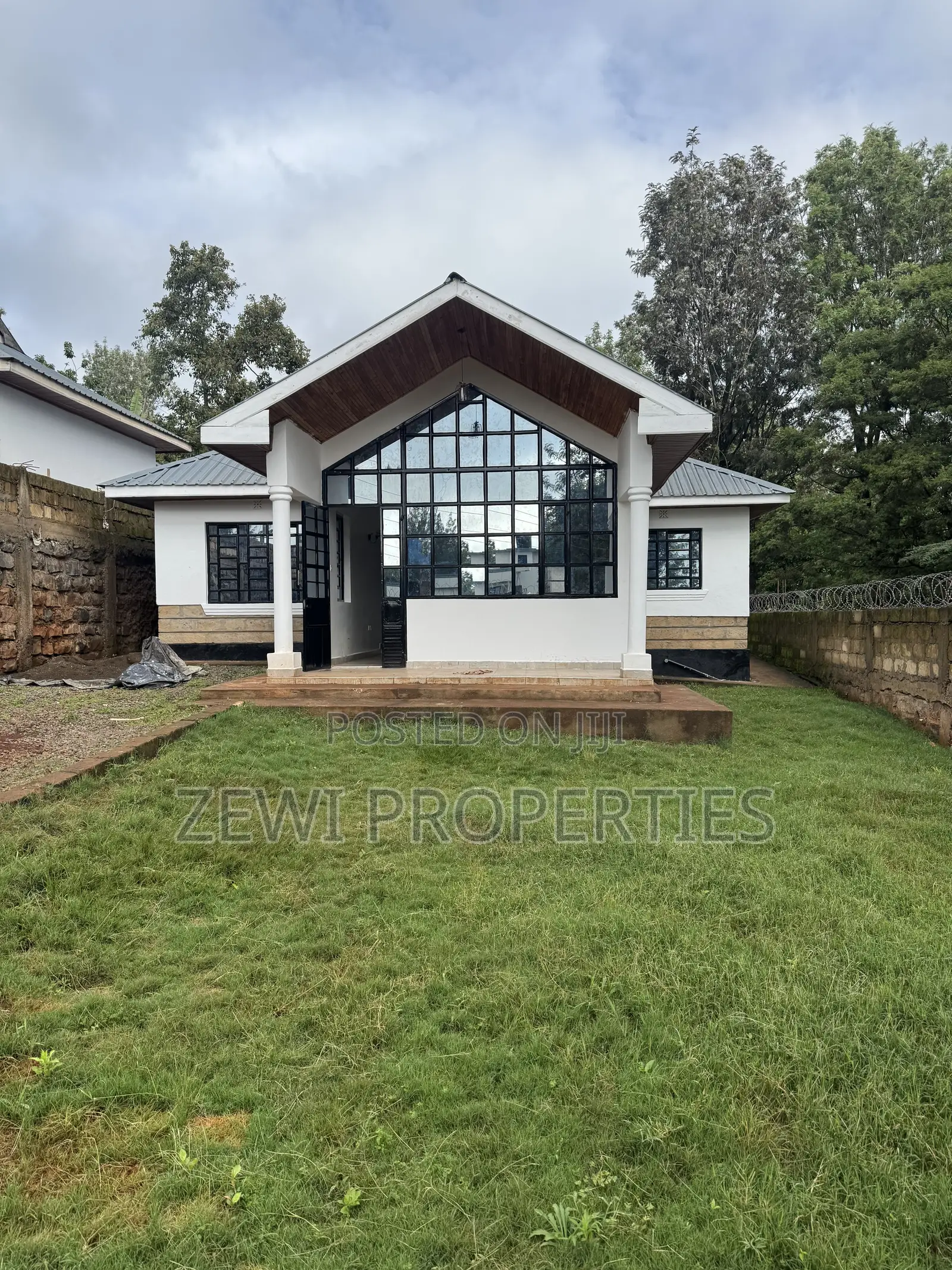 3bdrm Bungalow in Oluulua for sale in Oluulua