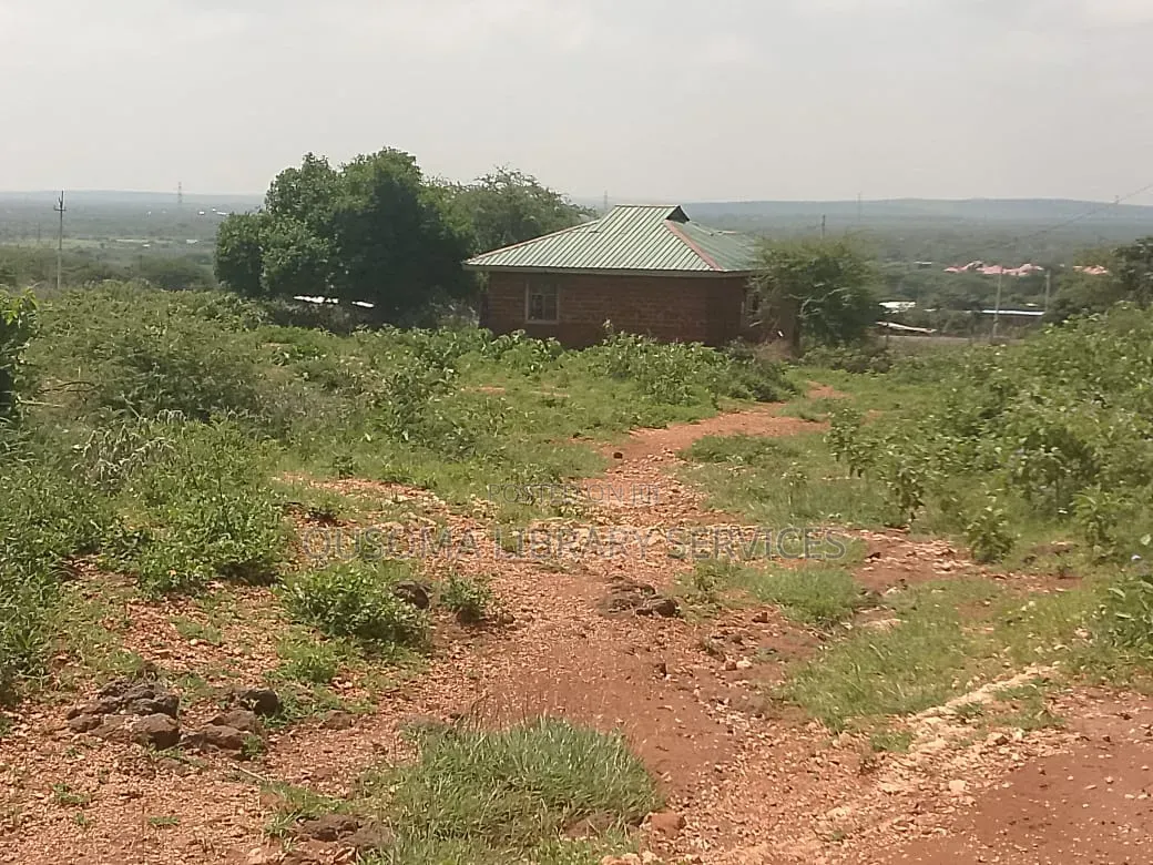 1 Acre KSH 2.5m | 100m From Tarmac | Next to Namanga Secondary in Namanga