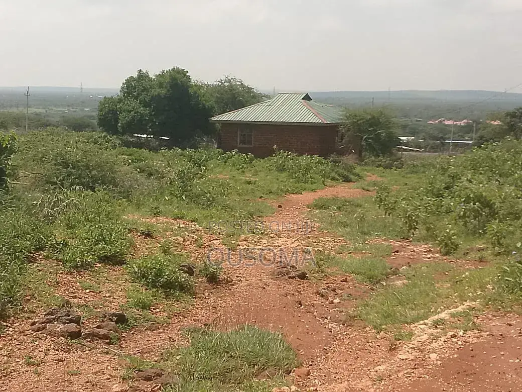 1 Acre KSH 2.5m | 100m From Tarmac | Next to Namanga Secondary in Namanga