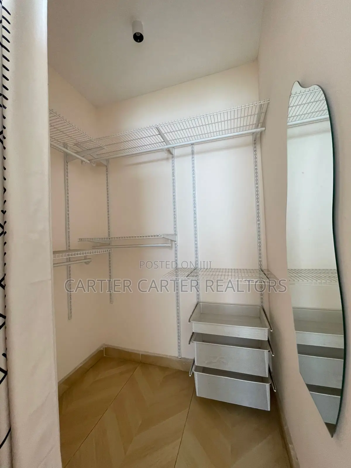 3bdrm Apartment in Gateway Mall Area for sale in Gateway Mall Area