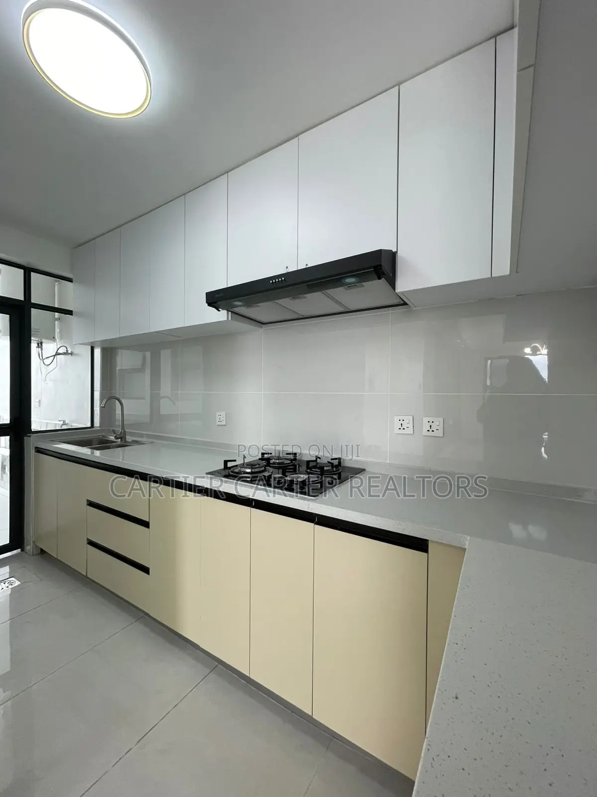 2bdrm Apartment in Gateway Mall Area for sale in Gateway Mall Area