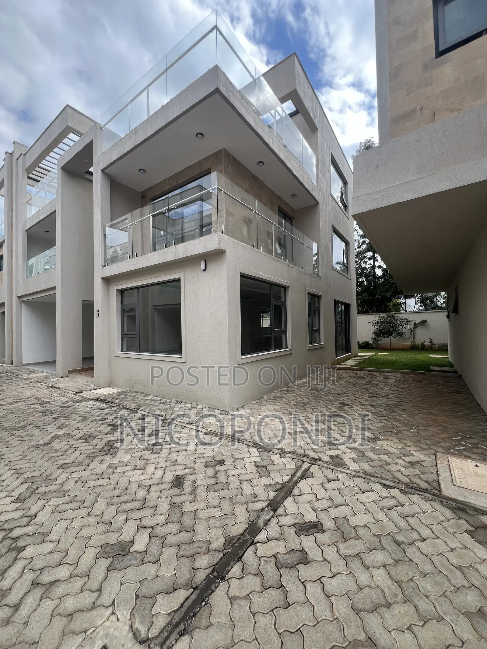 6bdrm Villa in Lavington for sale in Lavington