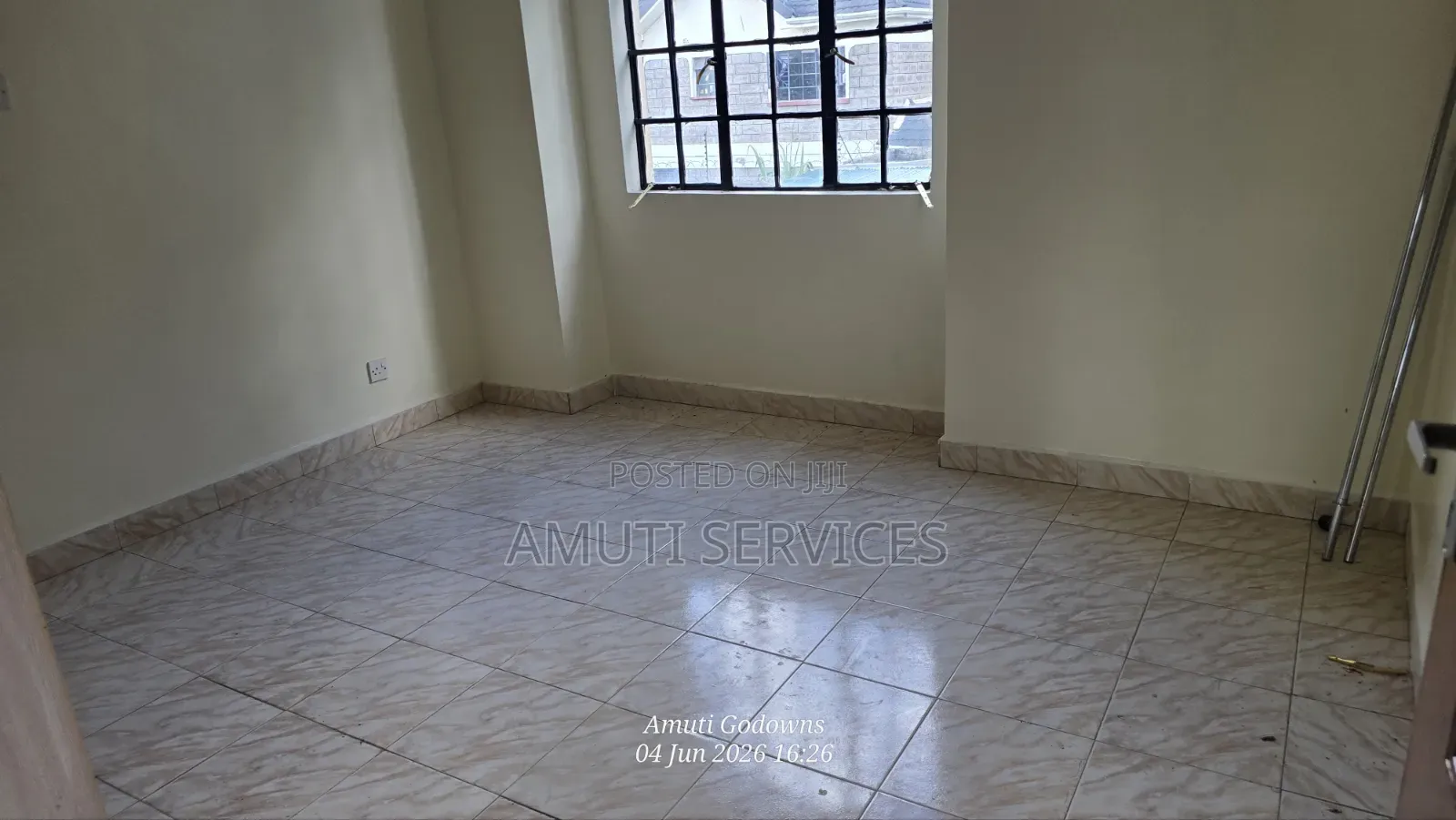4bdrm Maisonette in Kings Gateway Estate for sale in Gateway Mall Area