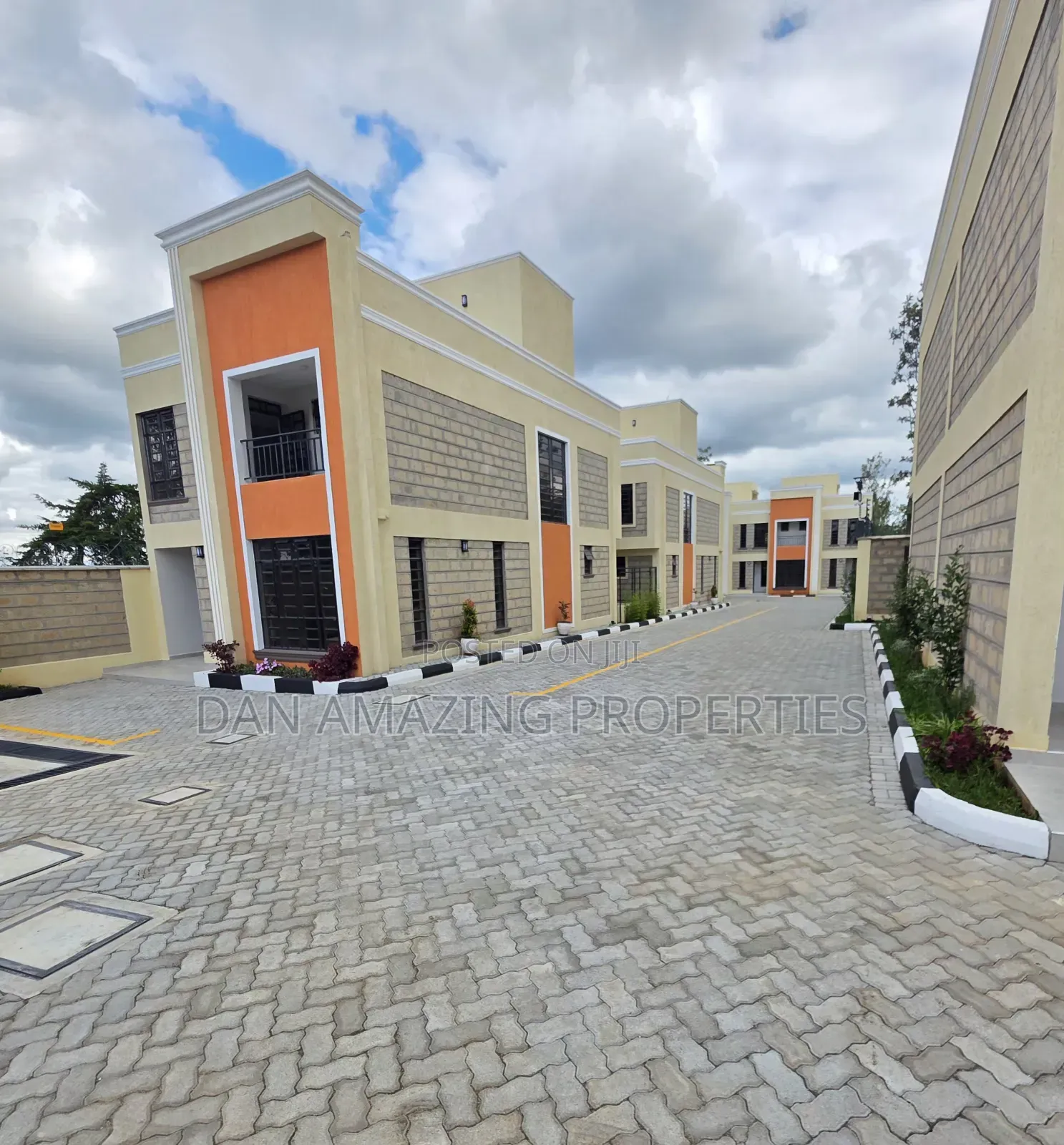 3bdrm Townhouse/Terrace in Gikambura, Karai for sale in Karai