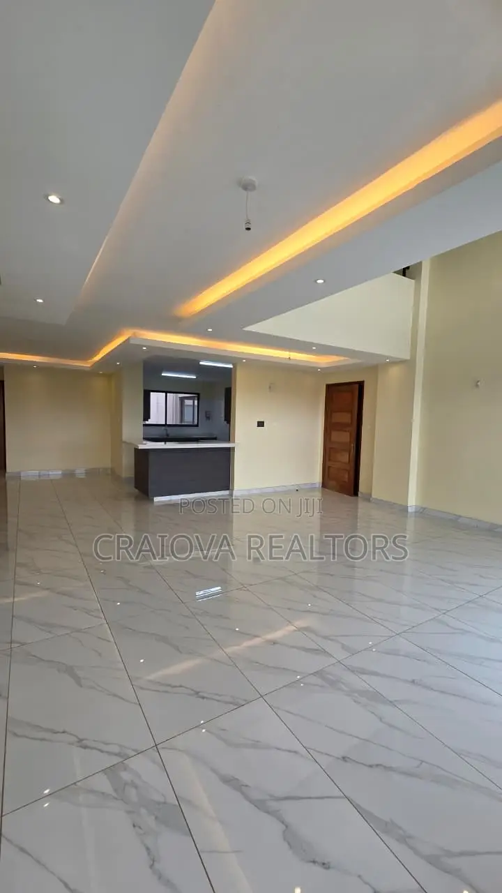 4bdrm Duplex in Spring Valley for sale in Spring Valley