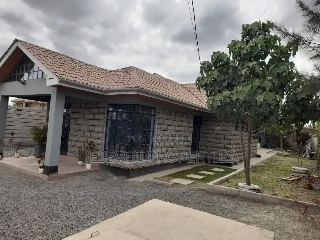 3bdrm Bungalow in Quarry Road, Viraj Area for sale in Viraj Area