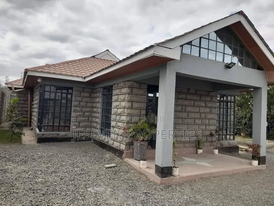 3bdrm Bungalow in Quarry Road, Viraj Area for sale in Viraj Area